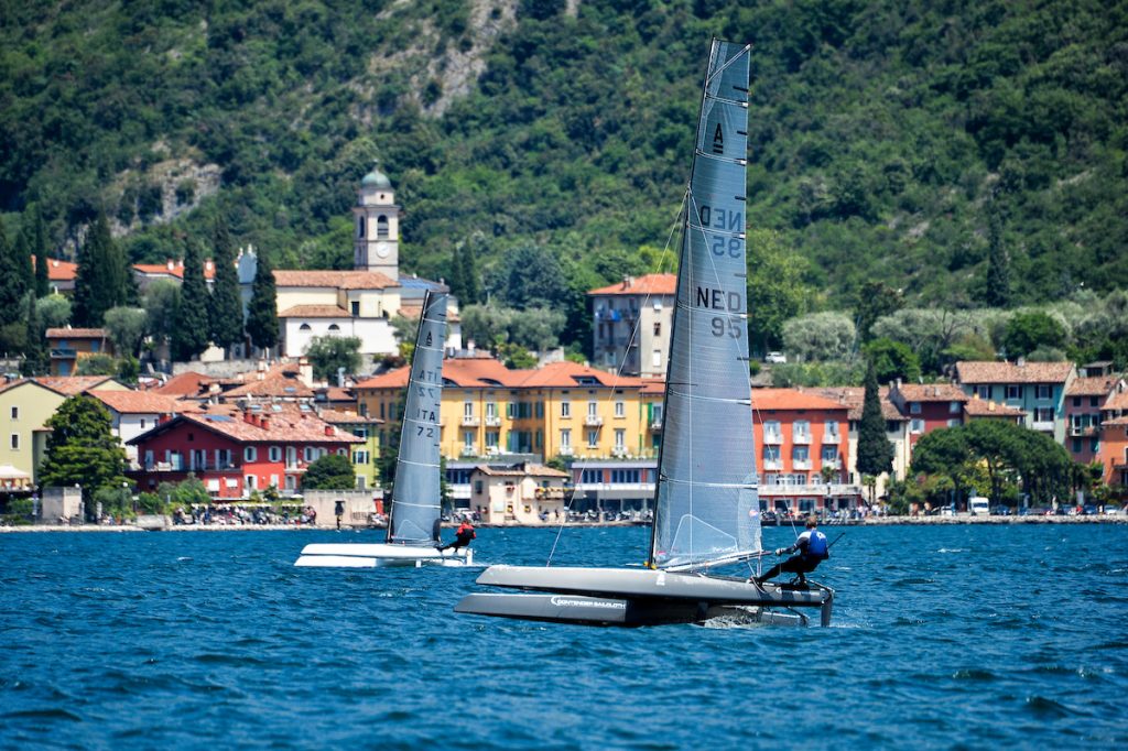 Gardasee Segeln Urlaub Retro Segelboot Lago di Garda Langarmshirt 