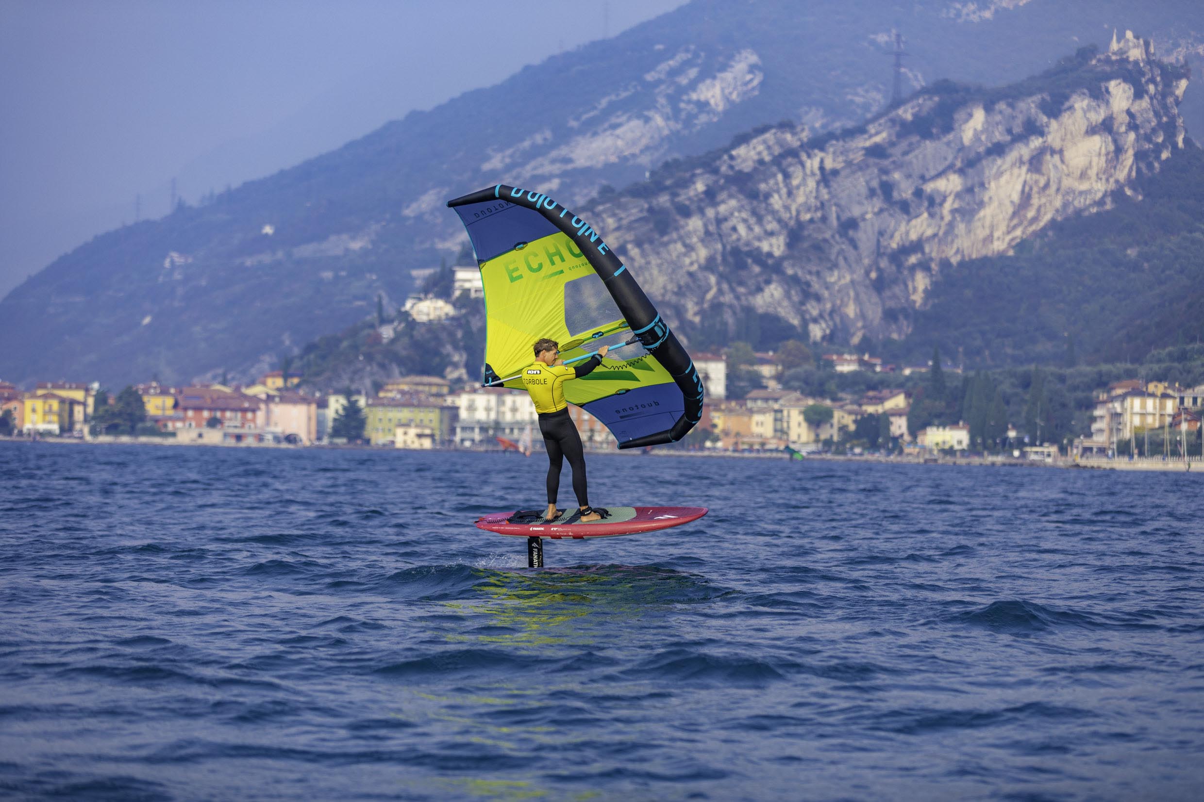 WATER SPORTS: A JUMP INTO THE BLUE OF LAKE GARDA FOR ALL YOUR FAMILY